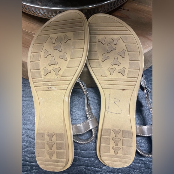 Madeline Stuart Pewter color flat sandles with flowers - Picture 2 of 4